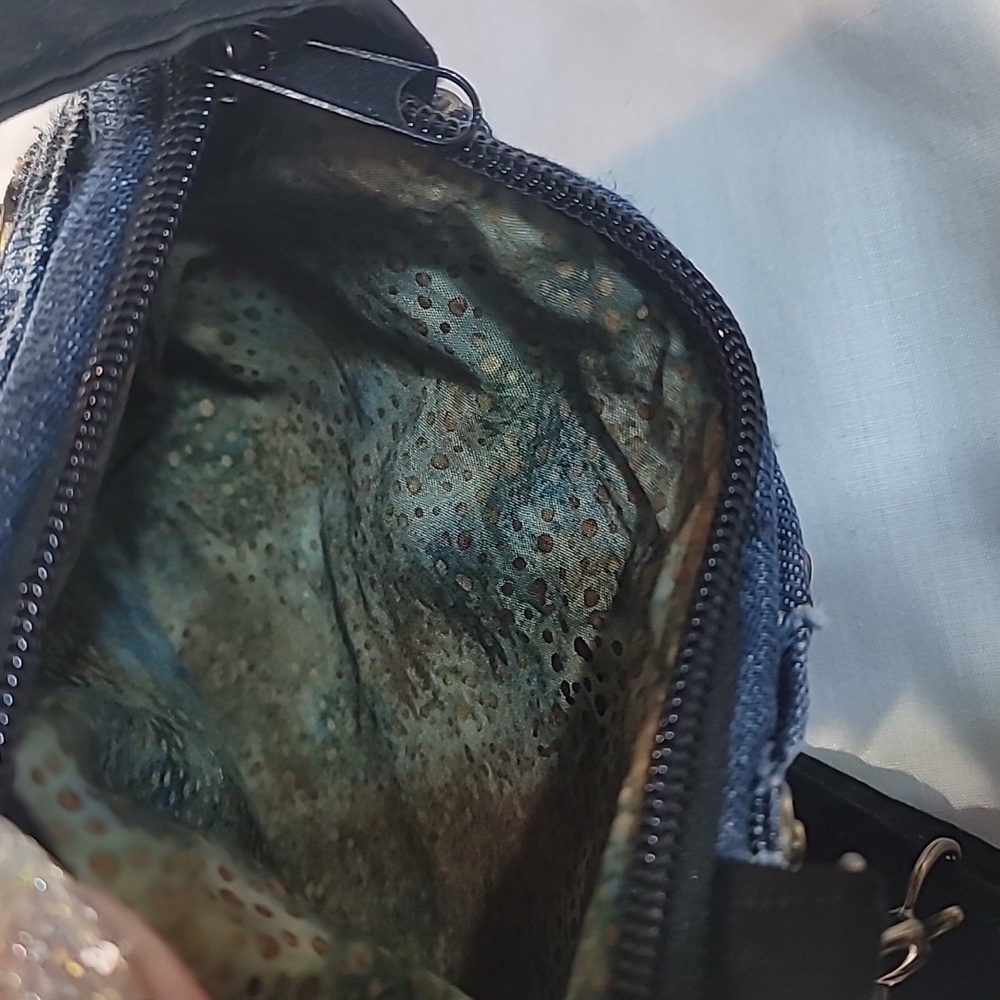 Handmade denim cross body purse from upcycled jeans - Picture 4 of 4